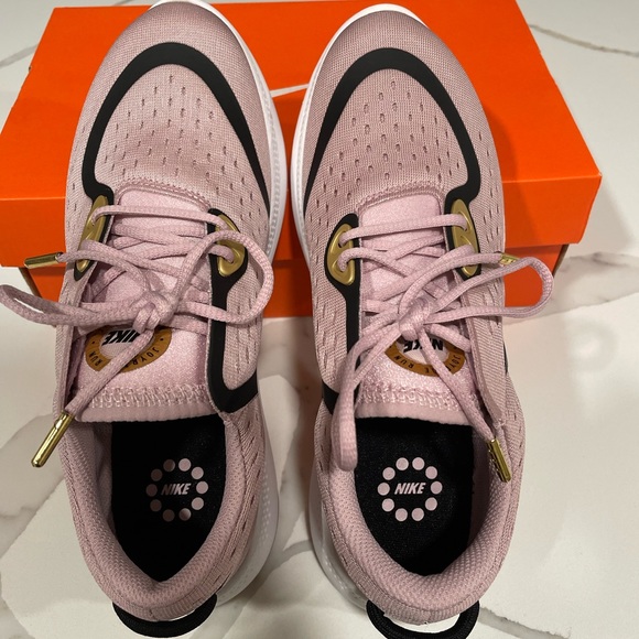 New with box women’s Nike Joyride dual run 6.5 plum chalk/black metallic gold - Picture 6 of 9